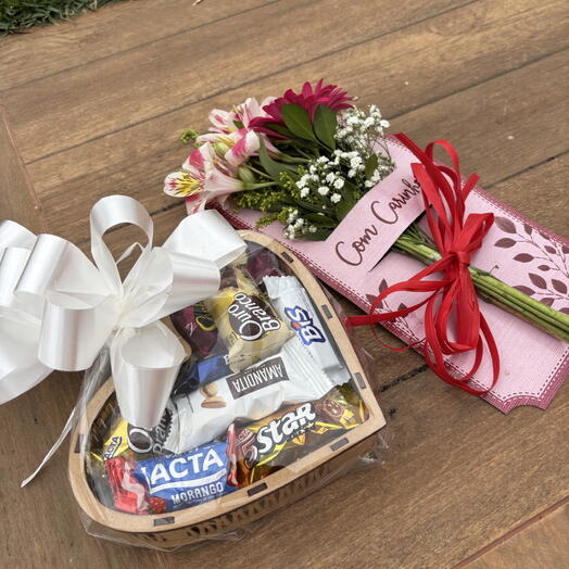 Cartão com Carinho Acompanhado de Coração de Bombons