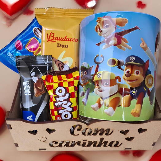 Cesta Dia das Crianças "Com Carinho" com Caneca Patrulha Canina e Guloseimas - Mini Encanto