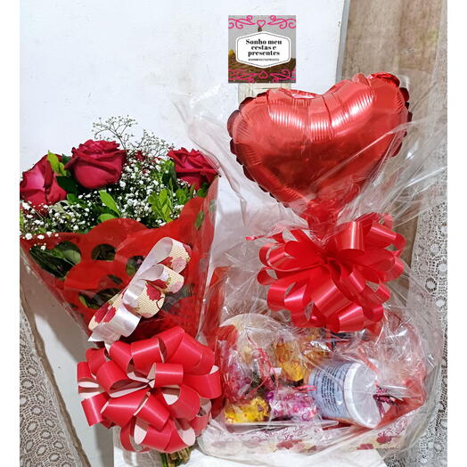 Bandeja de Cafe com bouquet de Rosas meia duzia