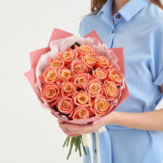 Buquê de 20 rosas pêssego em embalagem
