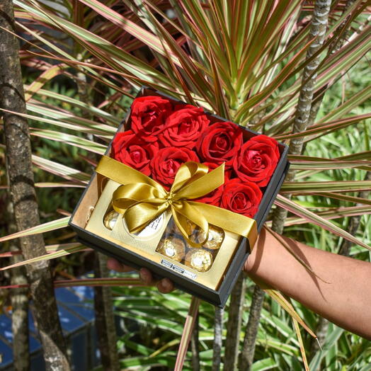 Caixa Rosas com Ferrero