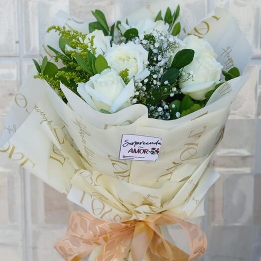 BUQUÊ G. 5 ROSAS BRANCAS
